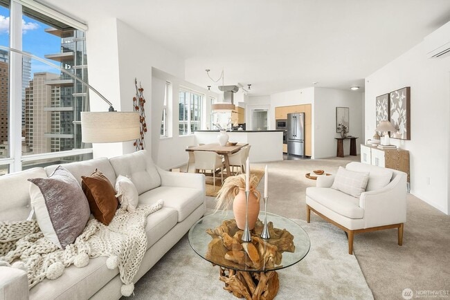 Building Photo - 2Bd/1.75Ba Bellevue Condo