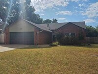 Building Photo - 2309 NE Turtle Creek Dr