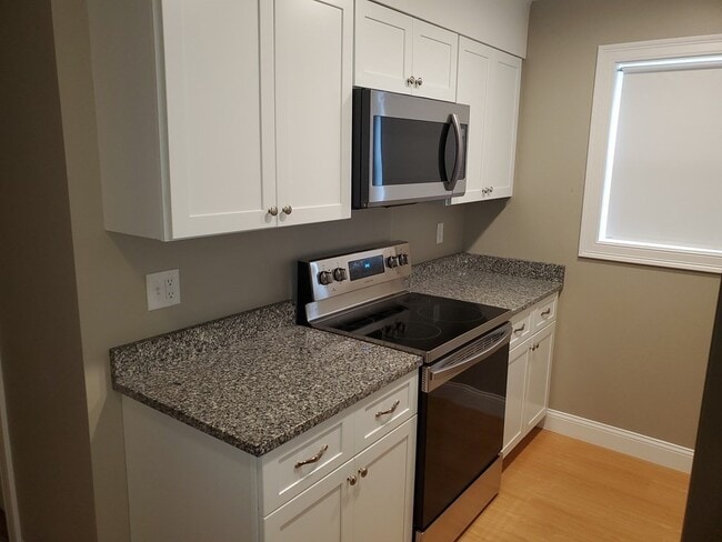 Building Photo - 110 Lucerne St