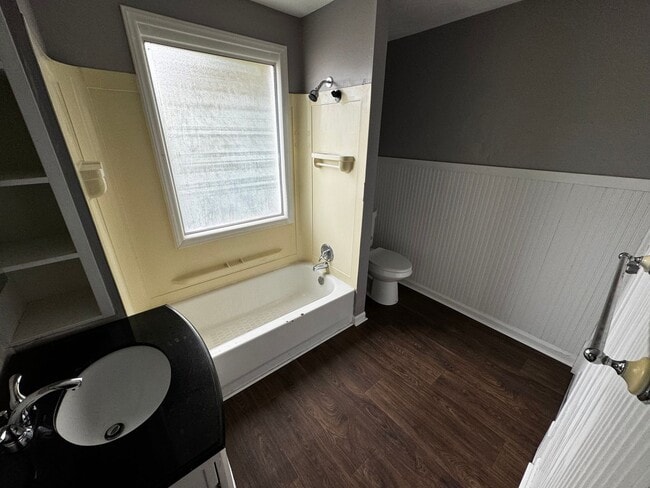Building Photo - Charming 3 Bed, 1 Bath House for Rent in C...