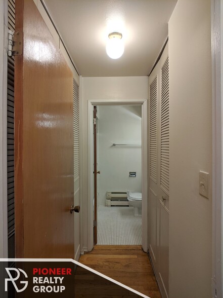 Building Photo - 671 W Wrightwood Ave