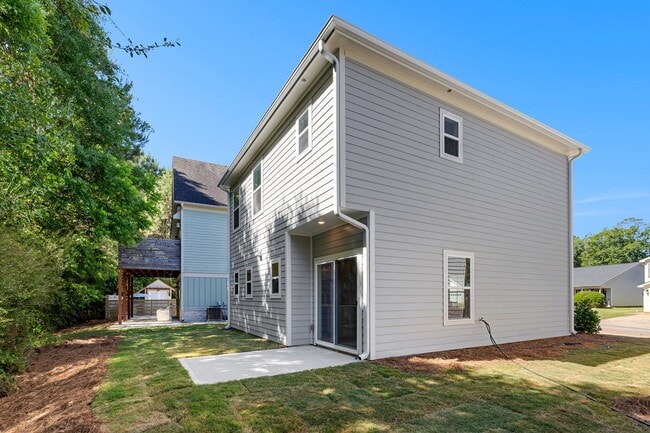 Building Photo - 3 Bedroom House Walkable to downtown Zebulon with Lawncare included!