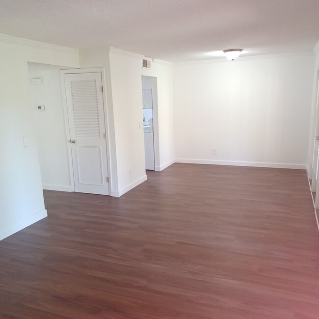 Building Photo - 3918 La Mirada Dr N