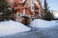 Building Photo - Solitude Luxury 1 bed / 1 bath Condo! Full...
