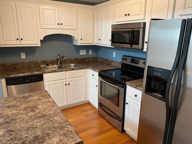 Building Photo - 817 Bryans Circle