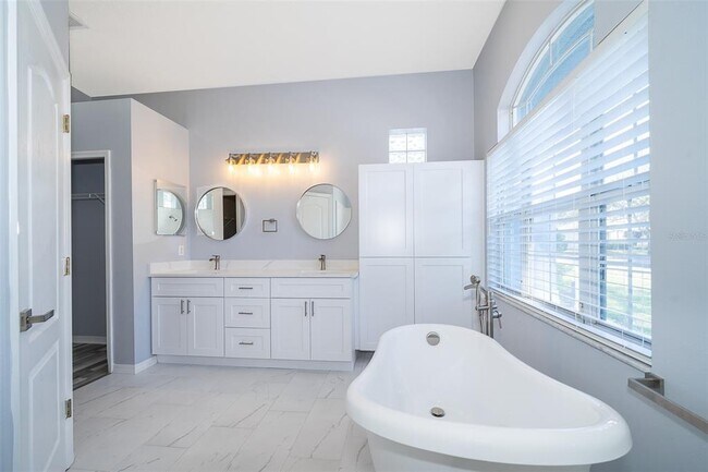 Building Photo - 8119 Lake Crowell Cir