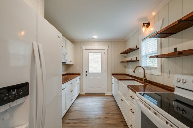 Building Photo - 6258 Campbellsville Pike