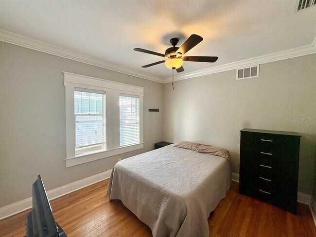 Building Photo - 302 W Haya St