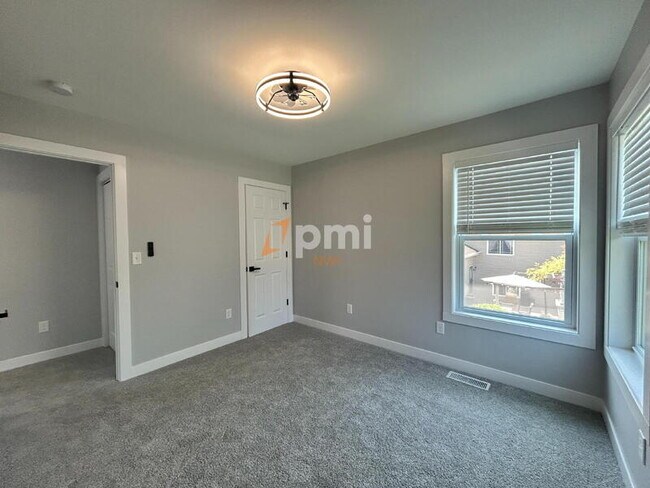 Building Photo - 5212 Torrence Ave
