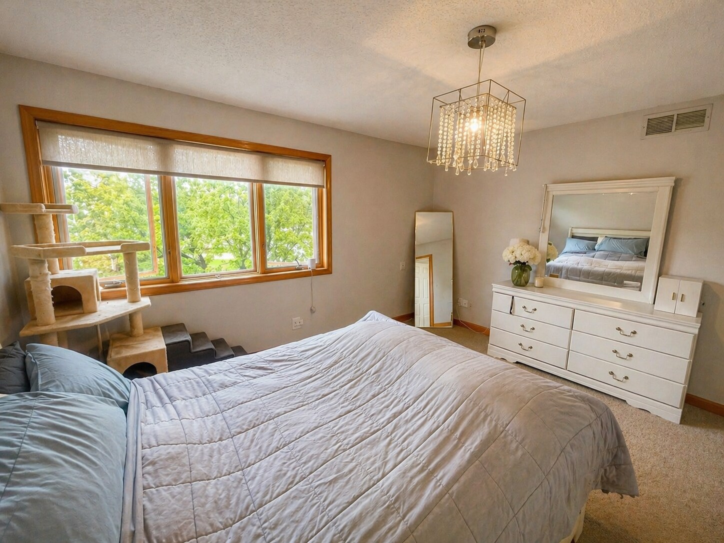 Building Photo - 811 Burr Oaks Dr