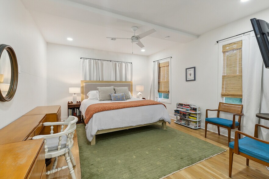 Building Photo - 5622 Charles Pl