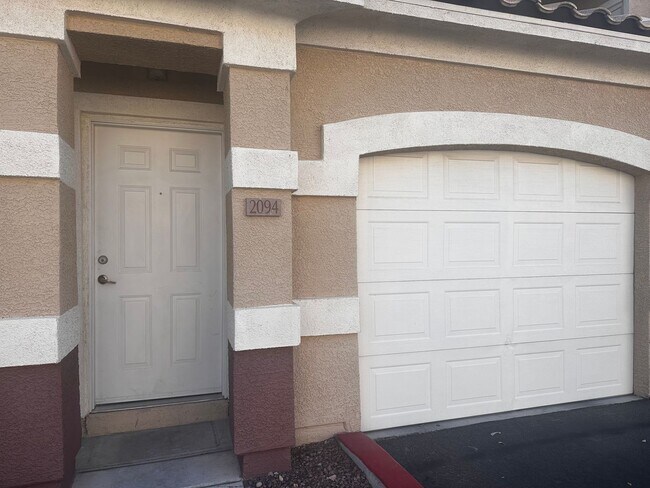Building Photo - Spacious 2 bedroom 2 bath condo