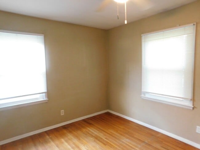 Building Photo - Cozy, Quiet Home