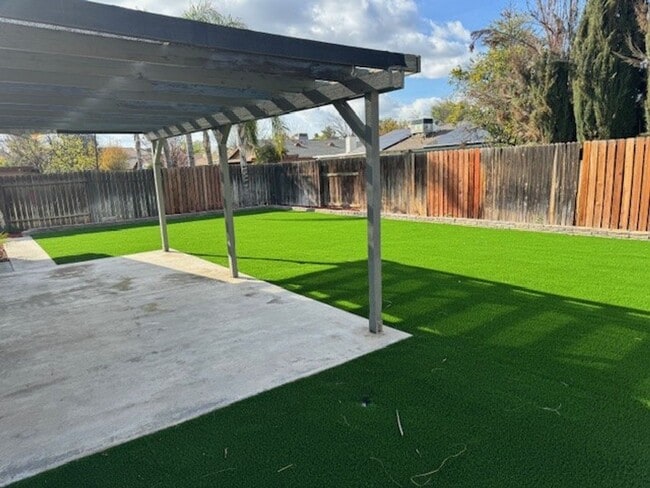 Building Photo - 6104 Chicory Dr