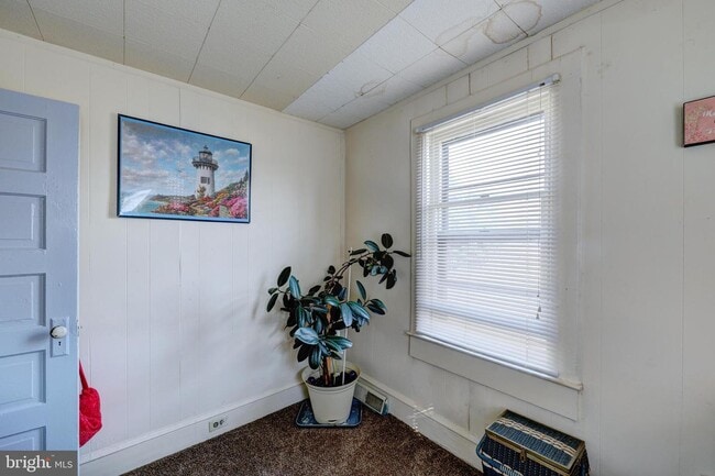 Building Photo - 220 Hazel Ave