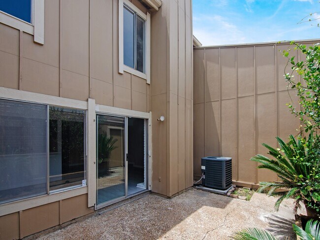 Building Photo - 11624 Village Pl Dr