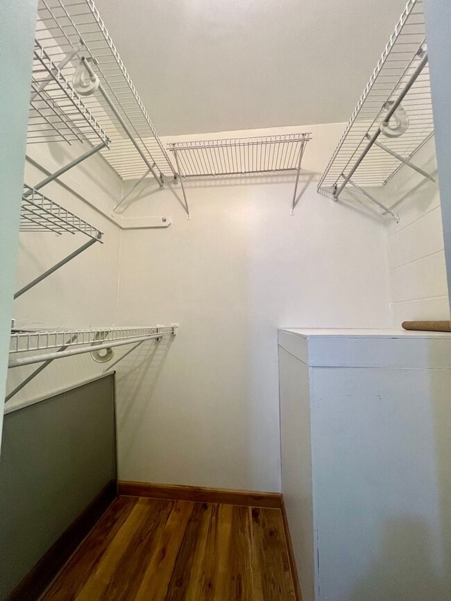 Building Photo - Charming 1/1/1 Ground Floor Unit with Lana...