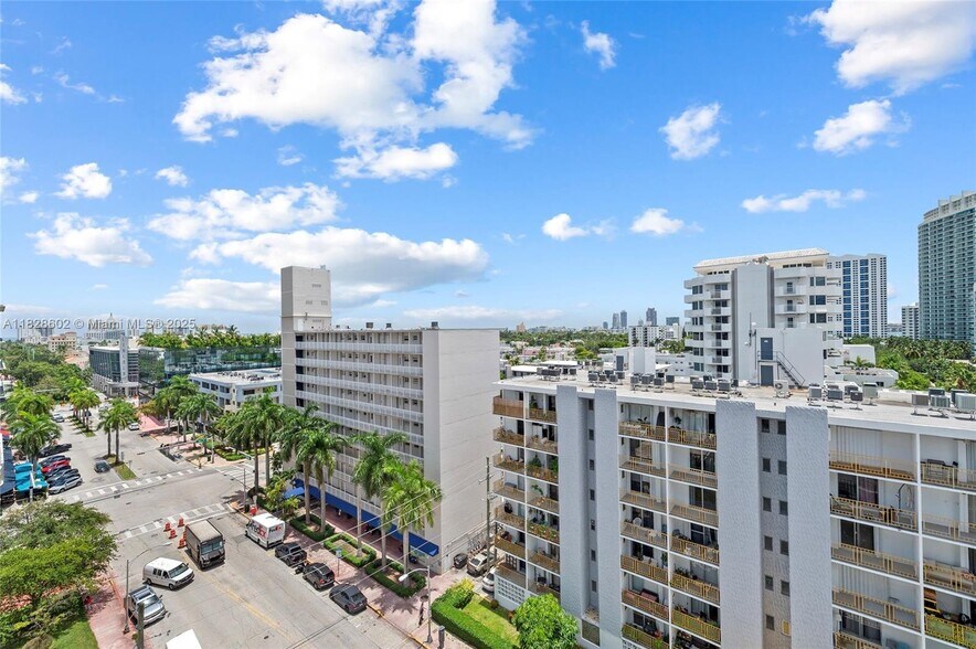 Building Photo - 1345 Lincoln Rd
