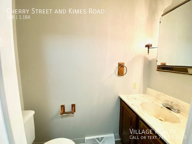 Building Photo - 225 Cherry St