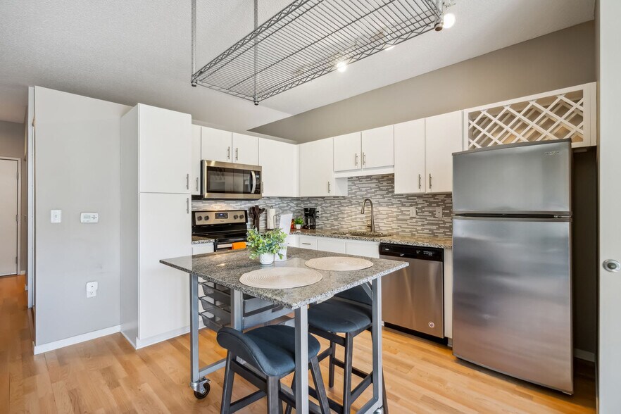 Building Photo - 616 Washington Ave S