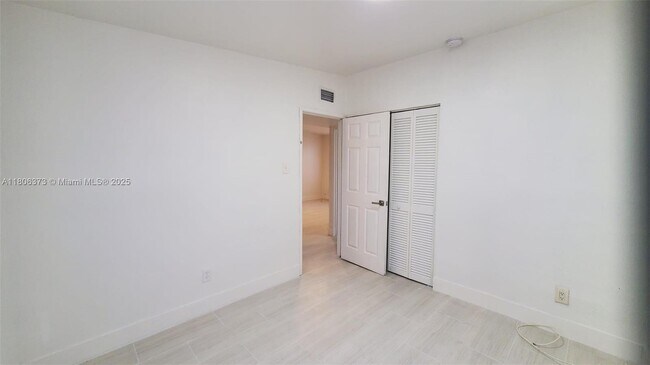 Building Photo - 841 NW 12th Ave