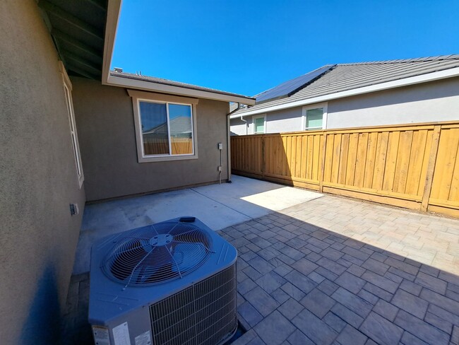 Building Photo - Gorgeous Smart Home is Clean & Loaded!