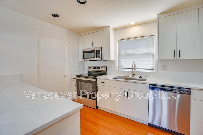 Building Photo - 104 SE 101st Ave