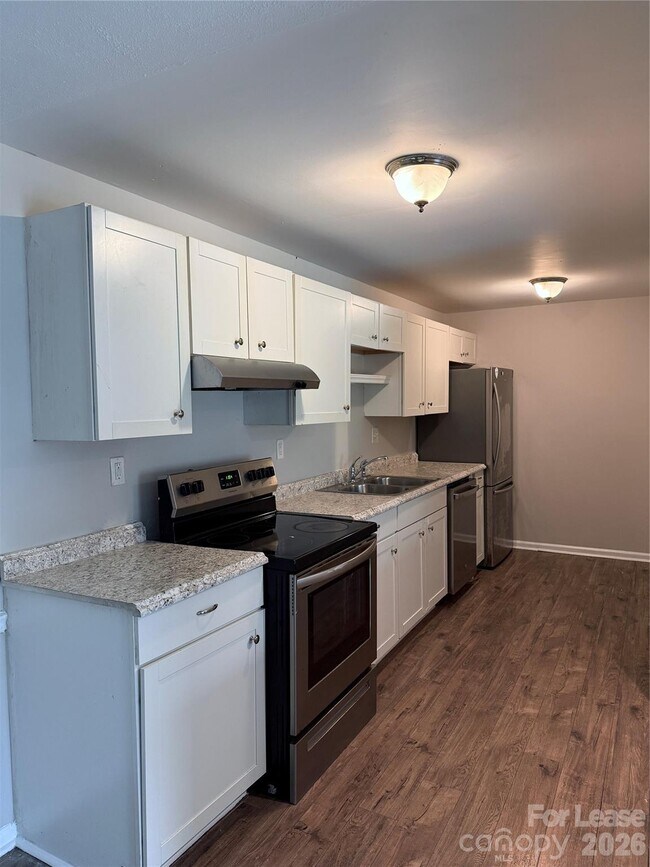 Building Photo - 702 Farmhurst Dr