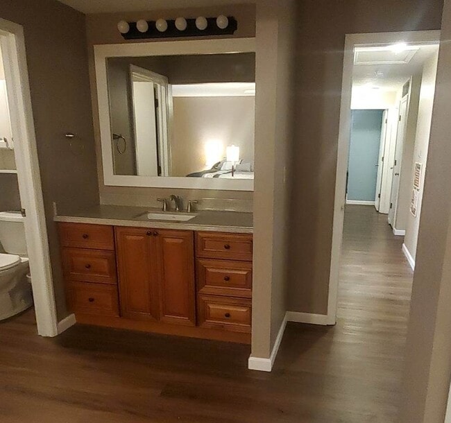 Building Photo - 2032 Meadowside Ln