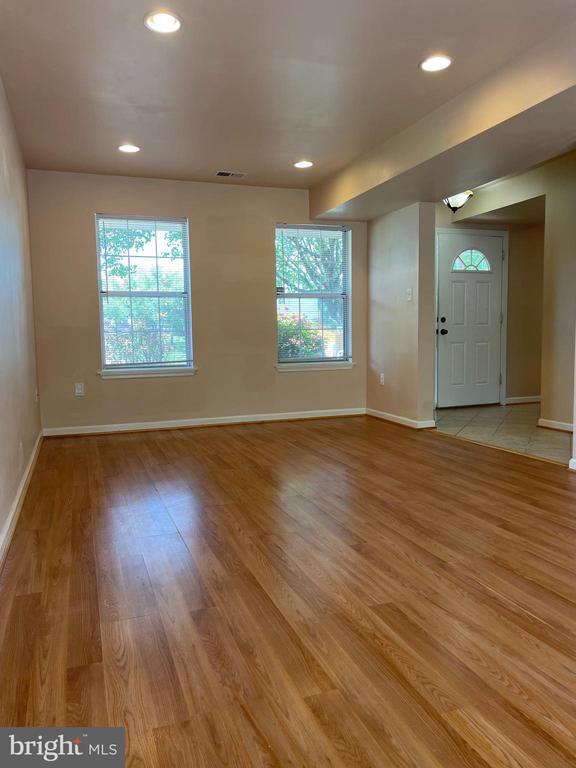 Building Photo - 5823 Riverside Dr