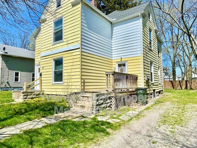 Building Photo - 229 Gates Ave