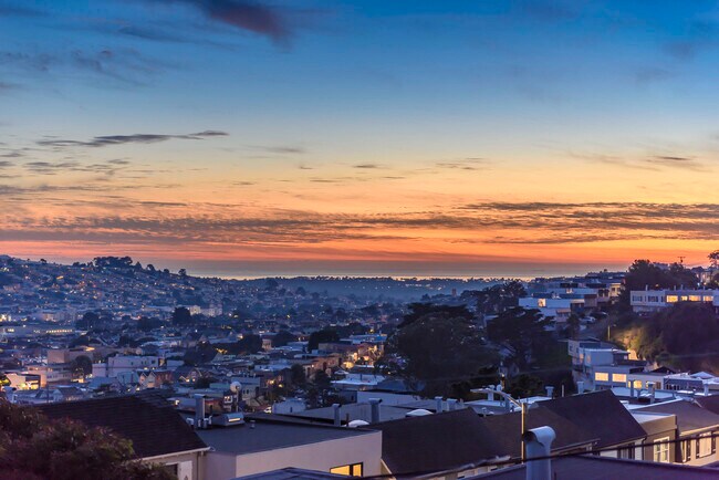 Building Photo - 724 Teresita Blvd