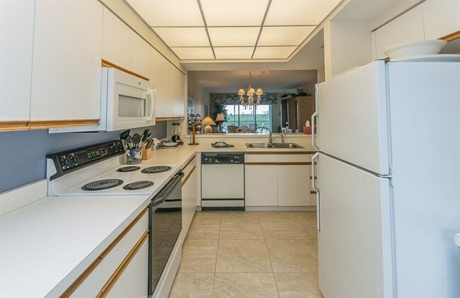 Building Photo - ***SHORT TERM/LONG TERM RENTAL***WEEKLY RE...