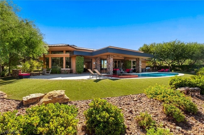 Building Photo - 2 Castle Oaks Ct