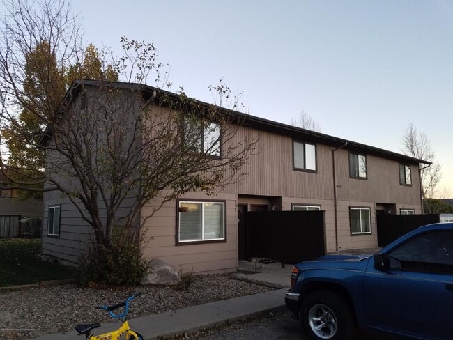 Primary Photo - 2404 West Ave