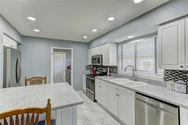 Building Photo - 711 Whitfield Ave