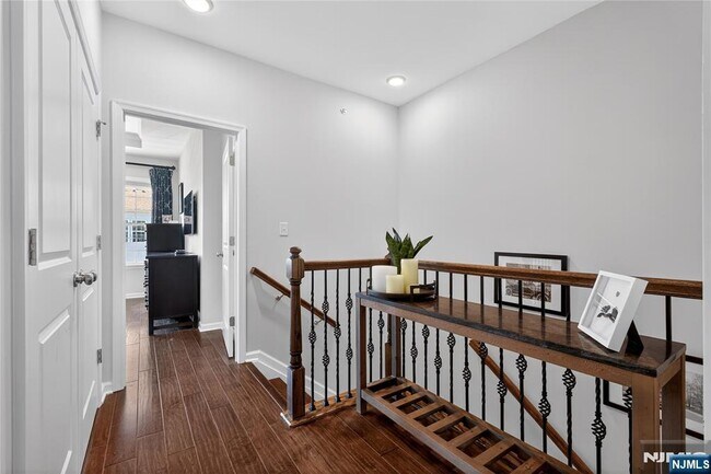 Building Photo - 117 Truman Dr