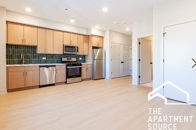 Building Photo - 4102 N Sheridan Rd