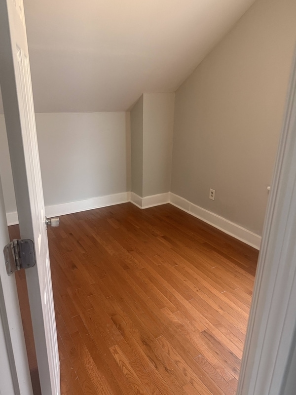 Building Photo - 14 Woodside Ave