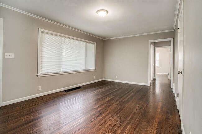 Building Photo - Your Cozy Kansas City Retreat Awaits – Wit...
