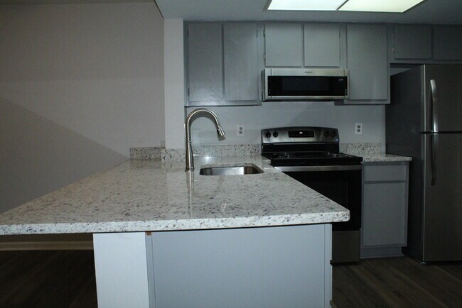 Building Photo - Totally renovated 2-bedroom, 2-full-bath townhome located in West Augusta