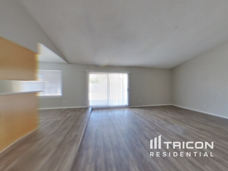Building Photo - 3224 N Woodburne Dr