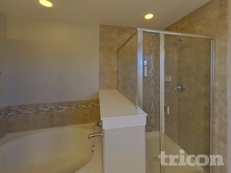 Building Photo - 6221 Vickie Ln