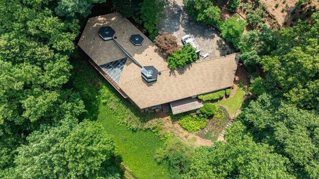 Building Photo - 130 Huntcliff Point NE