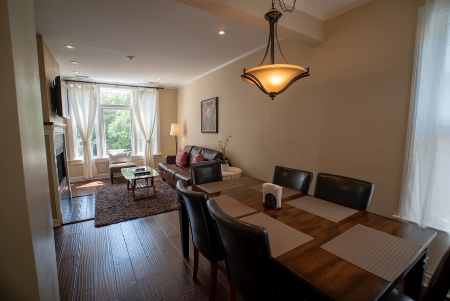 Building Photo - 3238 N Hoyne Ave