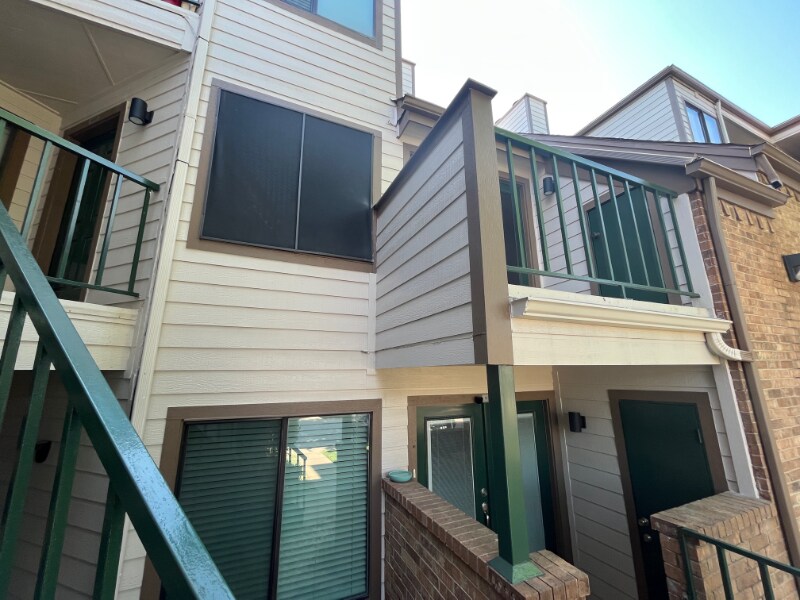 Building Photo - 2300 Bamboo Dr