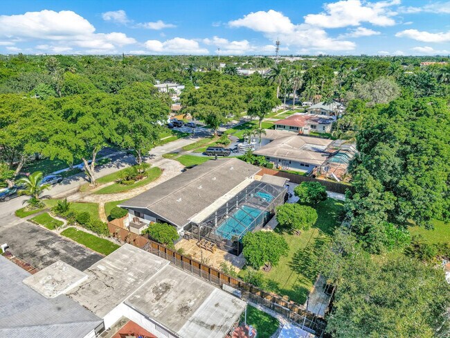 Building Photo - 836 Orchid Dr