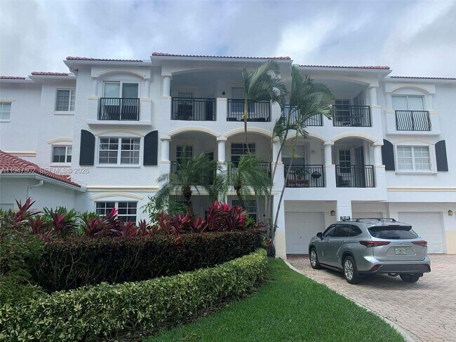 Building Photo - 3235 NE 184th St