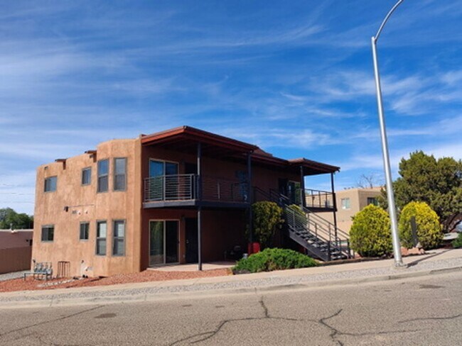 Building Photo - 1307 Rufina Ln