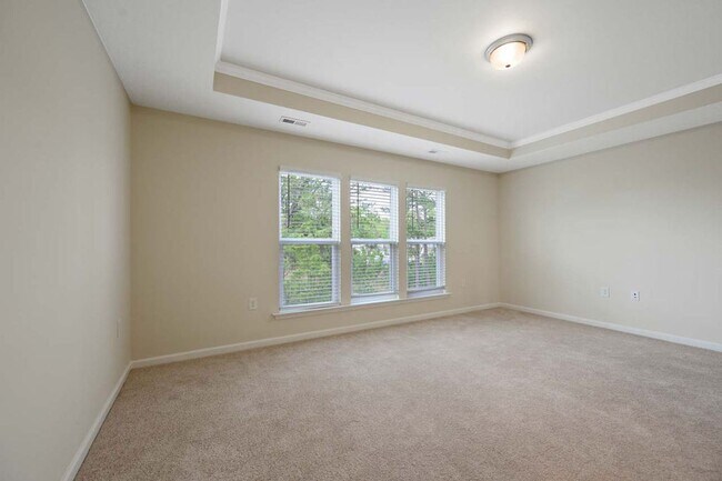 Building Photo - Roomy Townhome in RTP